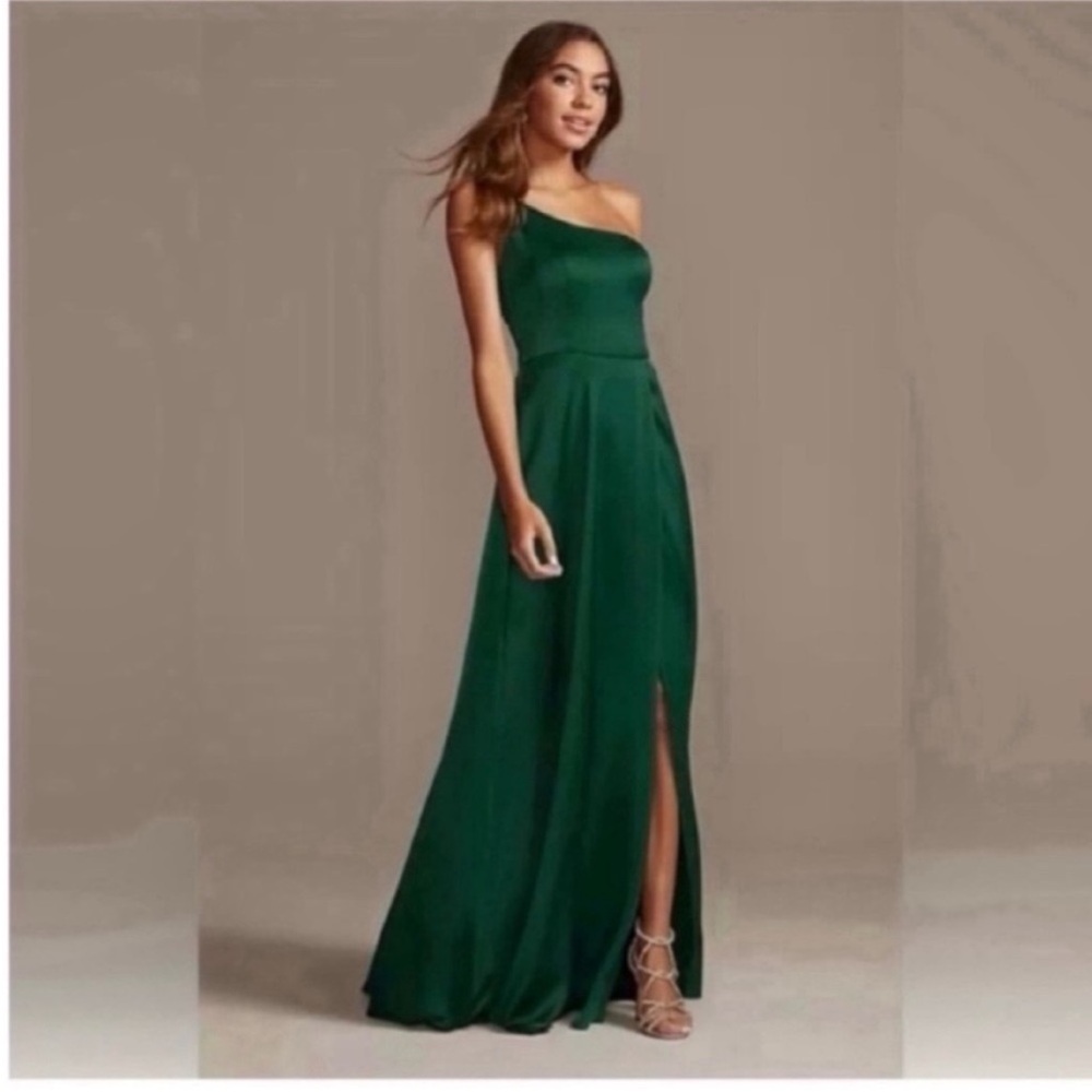 Elegant Green One-Shoulder Dress